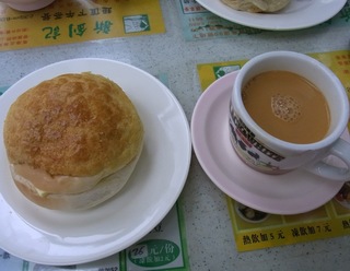 メロンパンと紅茶.jpg