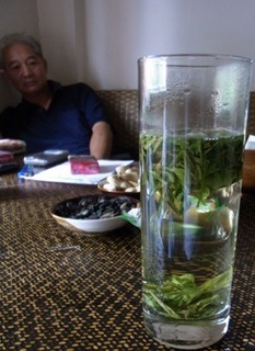 占い師とお茶.JPG