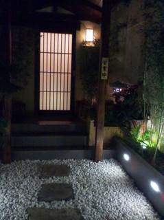 夜入り口.jpg